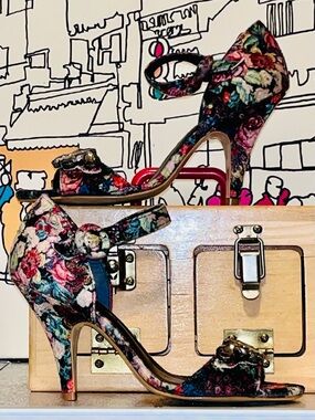 Vintage Raphaella Booz Floral Print Ankle-Strap Heels